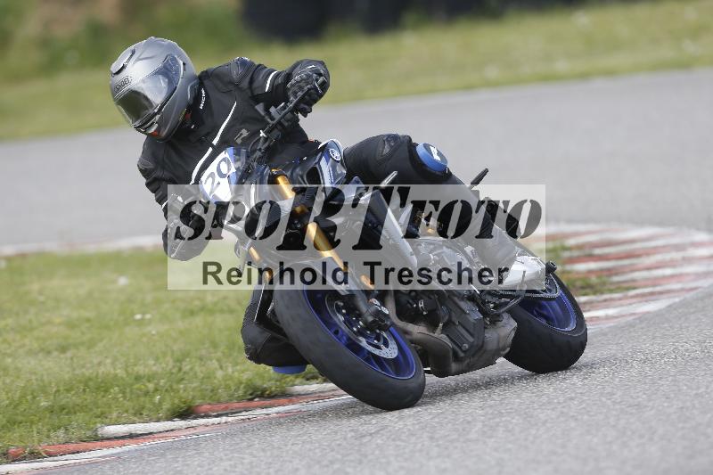 /Archiv-2025/09 22.04.2025 Cornu Master School ADR/gruen-vert/20